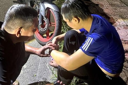Huế: Cán bộ công an kịp thời cứu nam thanh niên đang chới với giữa dòng nước