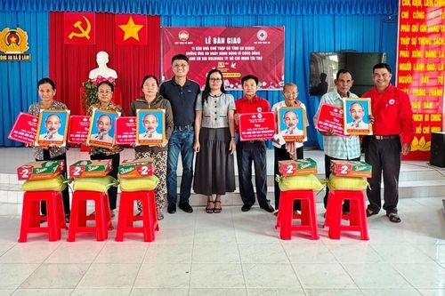 An Giang: Bàn giao 11 căn nhà Chữ thập đỏ cho đồng bào Khmer khó khăn