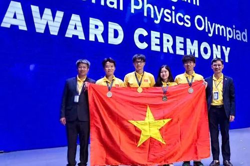 Bốn học sinh đạt huy chương đưa Việt Nam xếp thứ tư toàn đoàn tại Olympic Vật lý quốc tế Al-Fergani