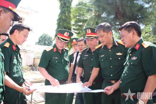 Tư lệnh Quân khu 5 kiểm tra Tiểu đoàn Phương tiện không người lái