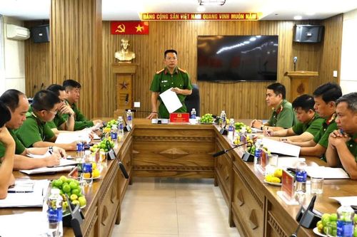 Tăng cường đấu tranh với tội phạm tham nhũng, kinh tế, buôn lậu