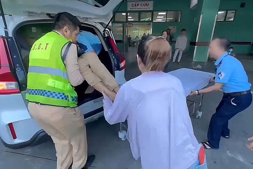 CSGT Công an TP Đà Nẵng dẫn đường hơn 20km cứu người đột quỵ trong giờ vàng