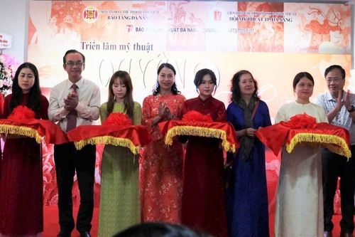 Khai mạc triển lãm mỹ thuật 'Duyên sắc ba miền'