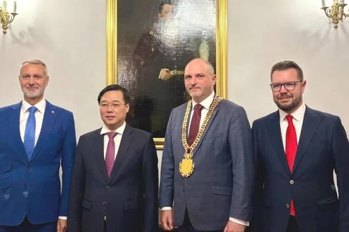 TPHCM mở rộng hợp tác kinh tế và quản trị đô thị với Slovakia