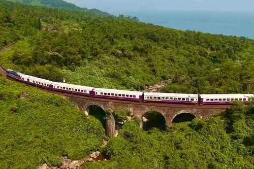 Hai hành trình tàu hỏa Việt Nam vào top 20 thế giới