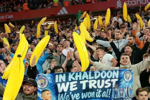 'Chuối bơm hơi' hứa hẹn phủ kín khán đài trận Man City - Ipswich Town