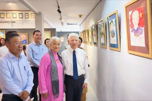 Họa sĩ Đặng Ái Việt: Lưu giữ chân dung những người Mẹ anh hùng qua nét vẽ thời gian