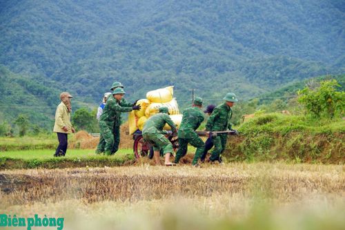 Biên giới mùa này...