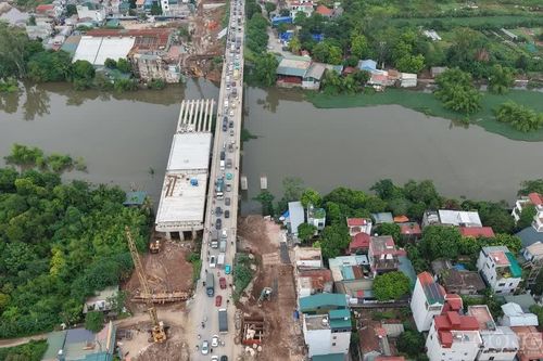 Đẩy nhanh tiến độ thi công cầu Mai Lĩnh, gỡ nút thắt ùn tắc trên Quốc lộ 6