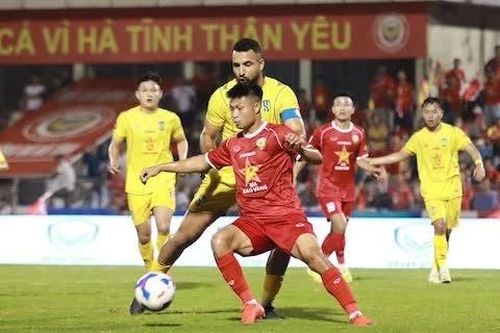 Hồng Lĩnh Hà Tĩnh và Sông Lam Nghệ An chia điểm trong trận derby xứ Nghệ