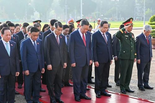 Lãnh đạo Đảng, Nhà nước và đại biểu Quốc hội vào Lăng viếng Chủ tịch Hồ Chí Minh