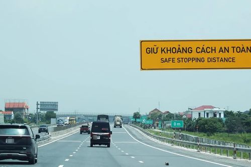Bổ sung biển báo khoảng cách trên 7 tuyến cao tốc, chốt hạn 31/10