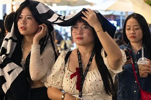 Hàng vạn người đổ về Khu đô thị Vạn Phúc