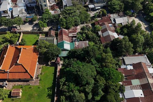 Hàng trăm hộ dân sống mòn mỏi, chờ di dời trong khuôn viên lăng vua nhà Nguyễn