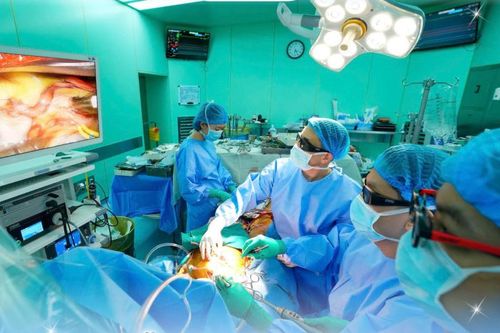 Bác sĩ Việt 'sửa chữa' trái tim cho người đàn ông quốc tịch Anh