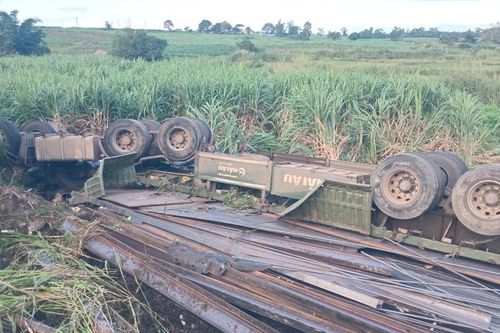 Xe đầu kéo lật ngửa trên đường Trường Sơn Đông, 2 người tử vong