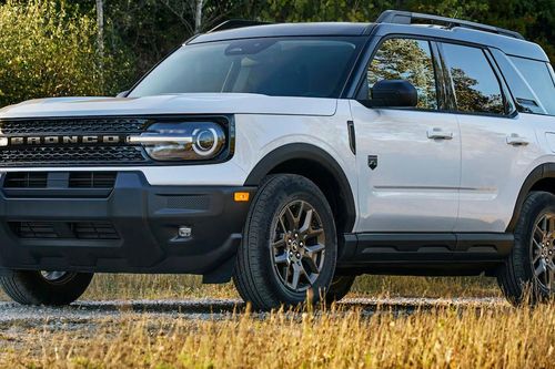 Ô tô Ford bốc khói sau khi thay dầu, chi phí sửa chữa ngang giá xe điện SUV mini