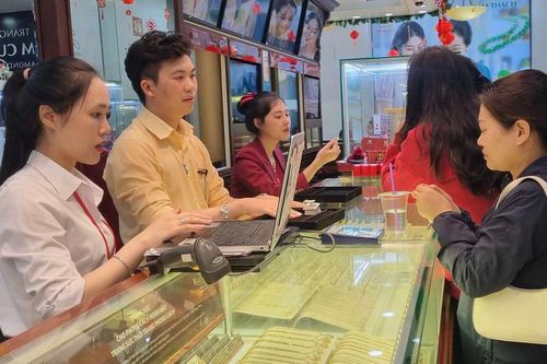 Quy định mới: Mua bán vàng từ 5 triệu đồng phải thanh toán không dùng tiền mặt