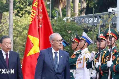 Lễ đón trọng thể Tổng thống Thụy Sĩ và Phu nhân thăm chính thức Việt Nam