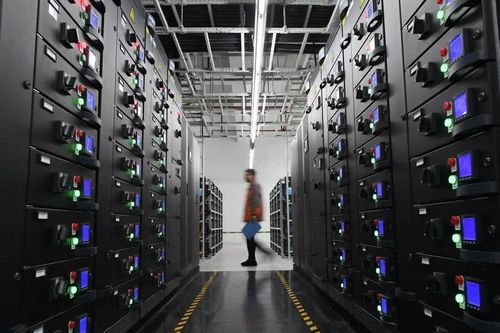 Cố vấn LHQ: Trung tâm dữ liệu thành 'mặt trận mới', EU giảm tốc AI