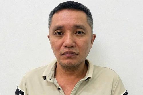 Tạm giữ người đàn ông cầm thanh sắt đuổi đánh tài xế, đập phá ô tô trên đường Giải Phóng