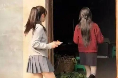 Người đàn ông trở về nhà, sững sờ khi thấy cảnh tượng giữa vợ mới và vợ cũ