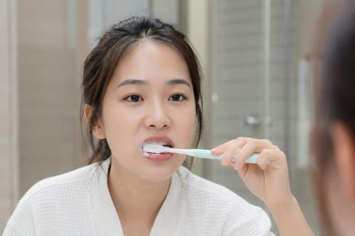 Đánh răng ngay sau khi ăn có tốt không?