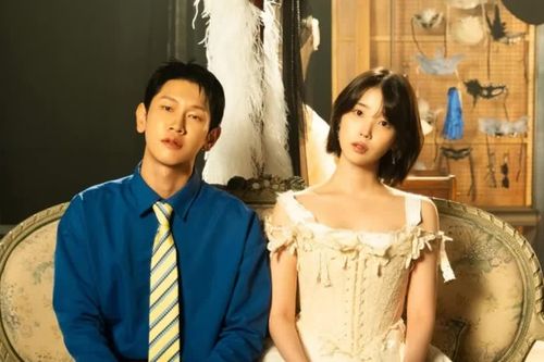 Crush tung poster cùng IU, hé lộ màn hợp tác đáng mong chờ