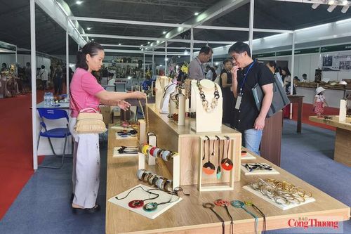 Khuyến công Hà Nội tiếp sức sản phẩm thủ công mỹ nghệ vươn xa
