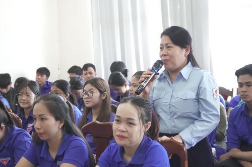 Đối thoại giữa người đứng đầu cấp ủy, chính quyền với phụ nữ và thanh niên