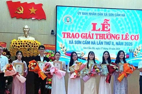 Xã Sơn Cẩm Hà trao Giải thưởng Lê Cơ cho 54 cá nhân tiêu biểu