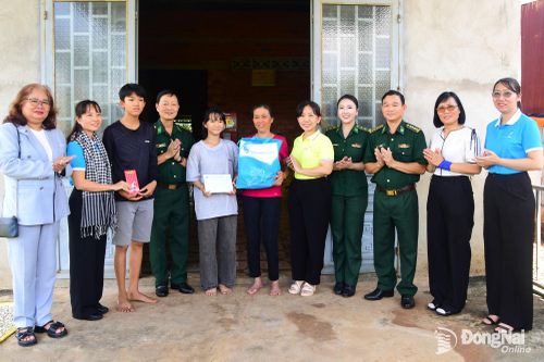 Thực hiện chương trình ‘Đồng hành cùng phụ nữ biên cương’ tại xã Hưng Phước