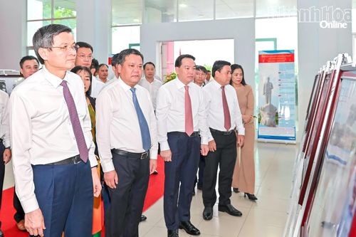Triển lãm ảnh "Chủ tịch Hồ Chí Minh trong hành trình thực hiện khát vọng hòa bình và độc lập dân tộc"