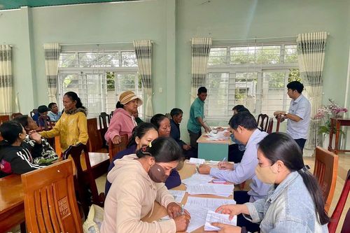 Xã Bác Ái Đông hỗ trợ người dân kê khai, đăng ký đất đai lần đầu