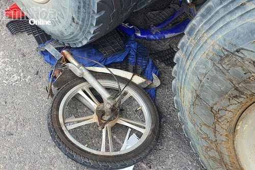 Va chạm với xe ben, một phụ nữ đi xe đạp điện bị thương tích nặng