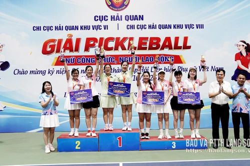 50 nữ cán bộ, công chức hải quan tham gia giải Pickleball