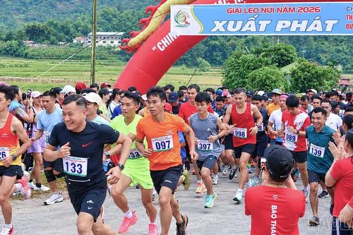 Gần 600 vận động viên tham gia Giải leo núi “Chinh phục thác Nậm Rịa – Đường lên mùa vàng” năm 2026
