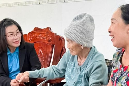 Rực rỡ những 'bông hoa tháng Mười'