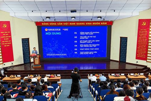 Hơn 5.000 sinh viên dân tộc thiểu số tham gia lớp học AI