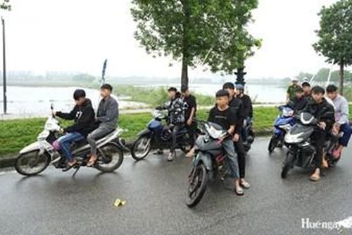 Làm rõ nhóm thanh thiếu niên mang hung khí, chạy xe tốc độ cao, gây rối trật tự công cộng