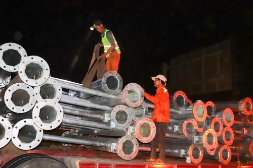Xuyên đêm gác dầm cầu vượt đường Võ Văn Kiệt qua cao tốc Mỹ Thuận - Cần Thơ