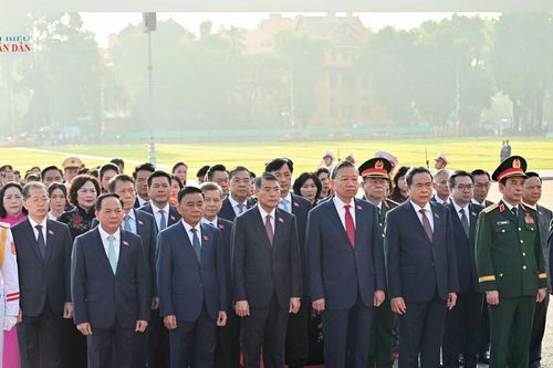 Lãnh đạo Đảng, Nhà nước vào Lăng viếng Chủ tịch Hồ Chí Minh nhân dịp Kỳ họp thứ Hai, Quốc hội khóa XVI