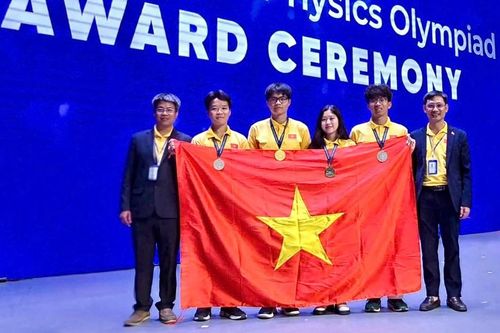 4/4 học sinh đoạt huy chương Olympic Vật lí Quốc tế Al-Fergani