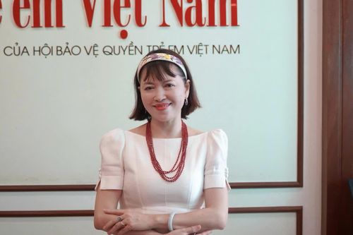 Nhà thơ Bảo Ngọc: 'Không ai có thể bắt chước được nụ cười hạnh phúc'