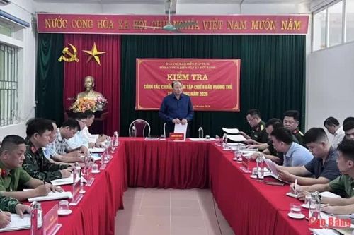 Phó Chủ tịch UBND tỉnh Hoàng Văn Thạch kiểm tra công tác chuẩn bị diễn tập chiến đấu phòng thủ xã Đức Long