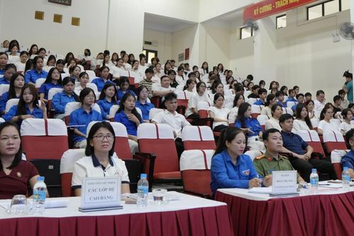 Chiến dịch 'Không một mình 2026 - Phòng, chống xâm hại trực tuyến' tại Trường Cao đẳng Cao Bằng