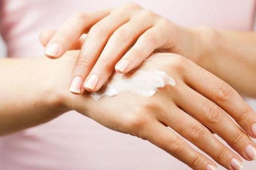 Kem dưỡng da tay - Bí quyết chăm sóc đôi tay mềm mại