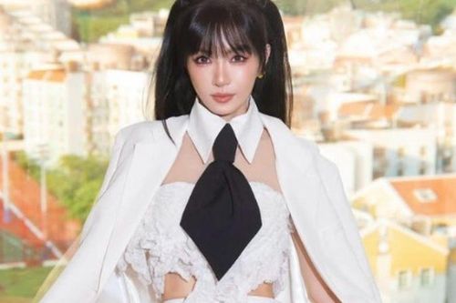 Ở tuổi 51, nữ ca sĩ 51 tuổi vẫn sở hữu cơ bụng phẳng lì nhờ duy trì 3 thói quen này mỗi ngày