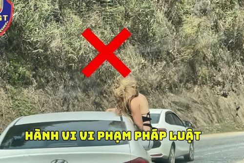 Để nữ du khách đu bám cửa ô tô ngắm cảnh khi xe đang chạy, tài xế bị phạt