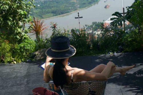 Hồng Nhung tuổi 56 diện bikini, tận hưởng cuộc sống ở căn penthouse rộng 650 m²